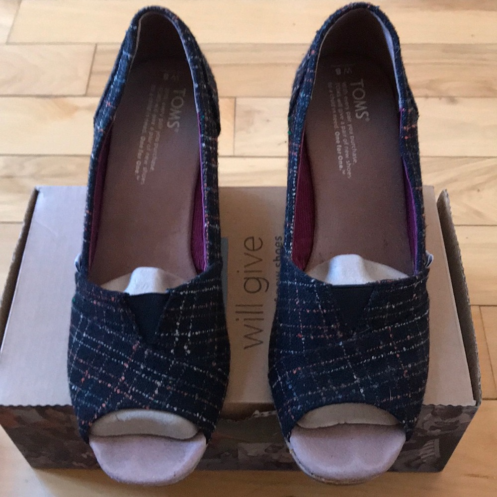 Toms black boucle wedge
